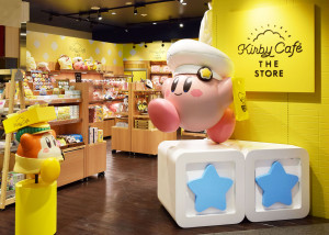 卡比迷一生要去一次！日本星之卡比「Kirby Café」主題餐廳歡慶30周年，推出限定「卡比蛋糕、傳送星蘋果派」，飯後再逛「卡比周邊商店」買到手軟。