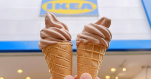 IKEA霜淇淋免費吃！巧克力控敲破碗「IKEA巧克力霜淇淋」悄悄回來了，免費「請你吃冰兌換券」小巨蛋上班族先領。