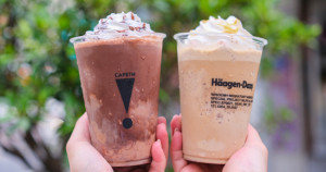挑戰可可碎片星冰樂！CAFE!N、哈根達斯聯手「黑可可巧克力冰淇淋冰沙」超欠喝，濃郁大人版「苦甜黑巧克力冰沙」先打卡。