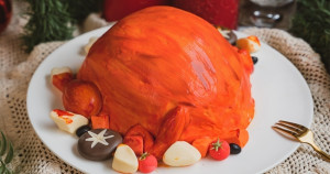亞尼克賣烤雞了！超擬真「咕咕火雞蛋糕」亞尼克官網快閃開賣，切開內餡「藍莓北海道奶霜」挑戰最獵奇感恩節火雞。