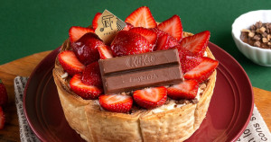 日本甜點控要吃到！PABLO、雀巢KitKat「奇脆脆草莓派對起司塔」浮誇上市，「巧克力草莓半熟起司塔」IG要先發限動。
