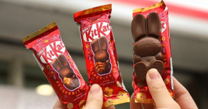 兔兔巧克力要拍IG！兔年限定版「KitKat幸運兔巧克力」7-ELEVEN獨家開賣，期間限定「第二件6折」樓下小七就開吃。