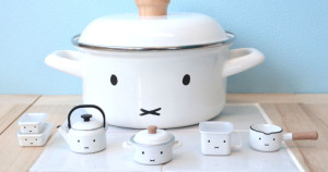 婆媽立刻被萌翻！日本超可愛「米飛兔廚具公仔」怒轉一波，5款縮小版「米飛兔鍋、米飛兔水壺」，不會煮飯也想擁有一套。