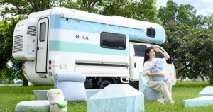 水果冰棒免費吃！HOLA推出「SNOW TOUCH情緒中暑急救站」露營車打卡點，台北三創、華山打卡送冰棒。