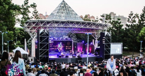 台北爵士音樂節放空去！連3天大安森林公園免費開唱，打造台北人的野餐音樂會。