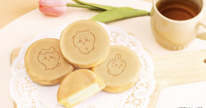 日本社群最療癒角色「Chiikawa」化身冰涼Q彈車輪餅，8款療癒圖案Ｘ奶油風味的獨家車輪餅日本全家限定販售。