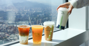 全台最高手搖杯！迷客夏進駐台北101高空89樓，獨家限定「台北101珍奶杯、啵啵鮮芒果昔」飲料控要朝聖。