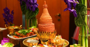 國王公主的泰菜！台北喜來登SUKHOTHAI「宮廷泰菜」大升級，皇宮等級「手工果雕、佛寺鹽雕」上菜就到泰國。