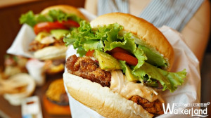 漢堡控尖叫中！夏威夷漢堡「KUA`AINA」推出期間限定新品「酪梨炸雞漢堡」，加碼再推肉肉控必吃「肩胛牛排」。