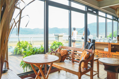龜吼藍藍海café | 龜吼漁港的秘境咖啡廳！！峇里島風格裝潢  迷人港景映入眼簾。萬里美食