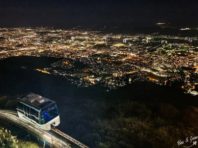 北九州皿倉山夜景》搭纜車到戀人聖地，日本新三大夜景之一，還有免費接駁車欣賞百億夜景