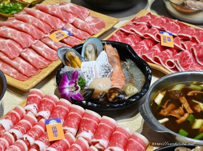 台中市東區台中人氣小火鍋，主打台式口味，最低229元起，還有超狂17oz大肉盤