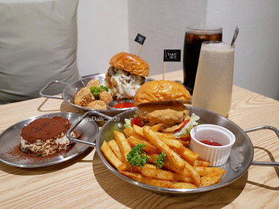 Take Out Burger&Cafe 民權店