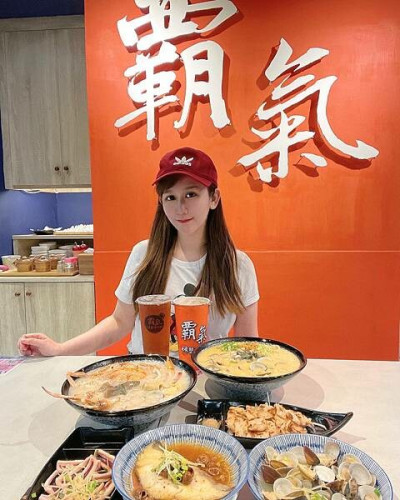 台中人最愛的宵夜螃蟹粥～『霸氣螃蟹海鮮粥-西屯店』料多味美，重點是超大碗可以吃很飽🤣