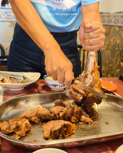 高雄市前鎮區高雄。前鎮》新疆私房菜。馕包肉、烤羊腿等特色新疆料理
