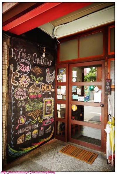 【食★台北中山】巷弄中老宅特色也有好吃的香腸三明治-坐坐咖啡