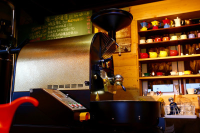 平安居民宿 自家烘焙咖啡，暢飲莊園級精品咖啡竟然只要２００元！宜蘭自家烘焙咖啡館推薦。