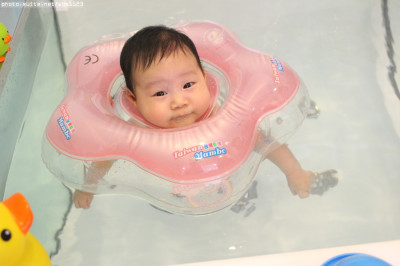 [台中]寶貝spa親水館❤嬰兒游泳+Spa+按摩=好享受好放鬆好費力~104.10.25