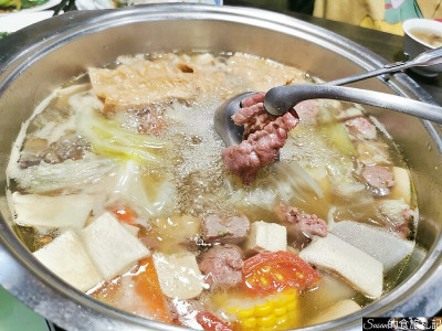 牛老總涮牛肉|天涼就該喝點熱湯，蔬果熬煮的鍋底溫潤好喝，溫體牛肉鮮嫩美味 完整菜單