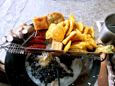 【脆皮蚵嗲~真的好好吃】台中東區樂成宮附近美食小吃~