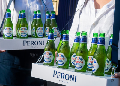 啤酒控約吃蜷尾家冰淇淋！義大利頂級啤酒「PERONI 沛羅尼」推出仲夏義式酒吧，獨家限定「蜷尾家PERONI檸檬義式冰淇淋」搶先開吃。