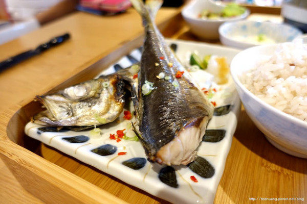 [宜蘭礁溪美食]里海Cafe-每日限量鹽烤海魚，要吃請趁早