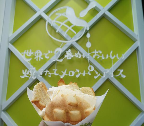 世界第二好吃的現烤冰淇淋菠蘿麵包 ♥ 日本海外第一間分店"台北信義店" ♥ 10/10台北忠孝店新開幕