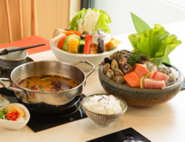 「自由庭日式鍋物」提供上等肉品與海鮮，吃火鍋吃得更健康！