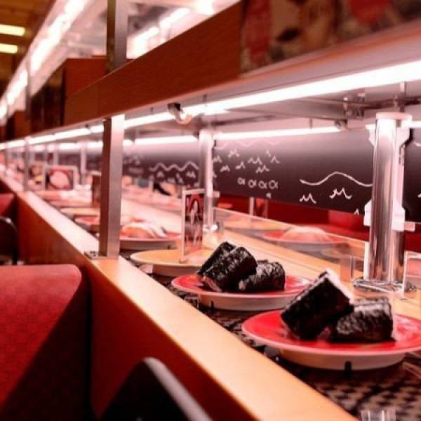 行天宮上班族午餐有著落了！日本最強迴轉壽司「壽司郎」預計7月插旗行天宮周邊，就是要讓行天宮上班族搶吃。
