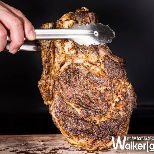 史上最霸氣帶骨菲力！晶華酒店獨家推出「Lucky Bone」美國Prime級帶骨菲力，要讓肉肉控享受大口吃肉的滿足感。