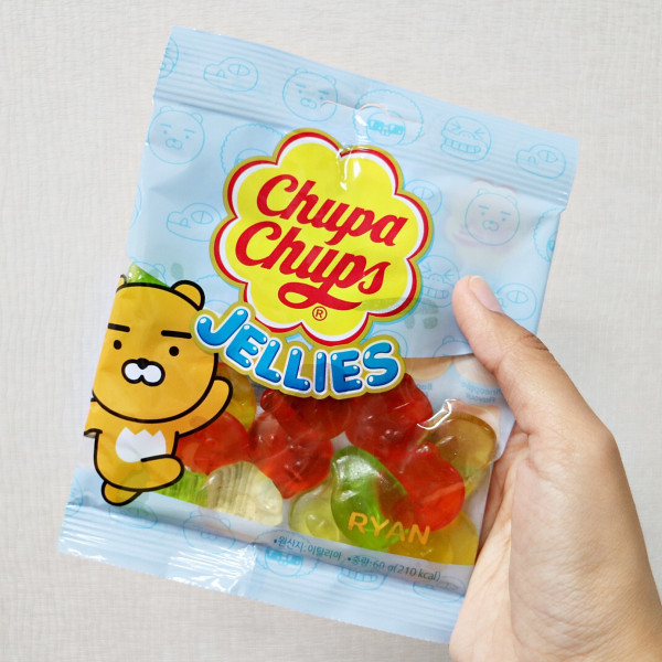 萊恩粉絲一定要跟上！韓國爆紅「KAKAO FRIENDS萊恩綜合水果軟糖」搶先插旗全家，超軟Q的萊恩軟糖讓粉絲搶到翻。