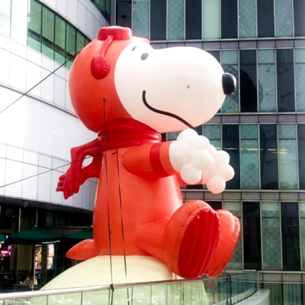 史努比控手刀打卡！8公尺高太空史努比快閃限定，5大「Snoopy城市探險」打卡點通通都要拍。