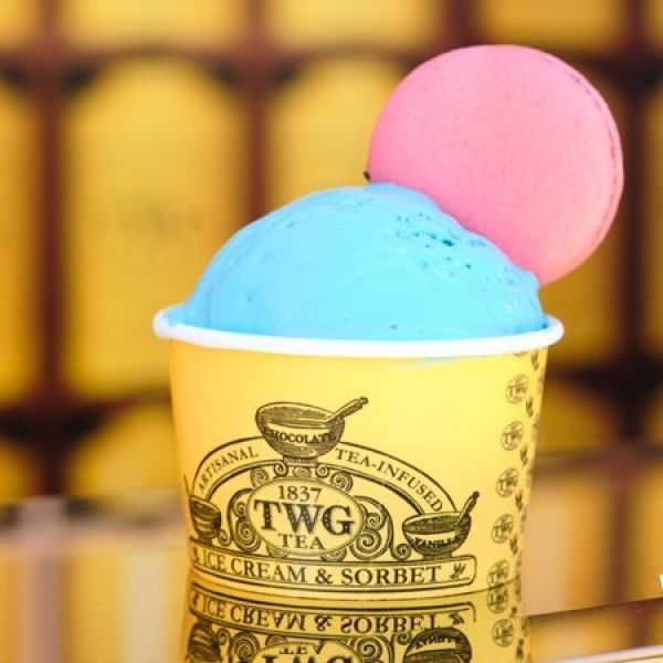 冰淇淋控手刀衝！TWG Tea「茶香冰淇淋快閃店」獨家插旗忠孝SOGO，再加碼「打卡送茶香馬卡龍」讓人說什麼都要吃到。