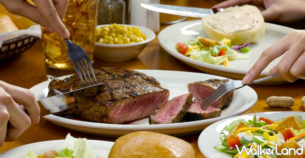 挑戰最狂「豬肋排免費吃」！Texas Roadhouse德州鮮切推出「火烤冠軍豬肋排」免費吃活動，準備搶攻肉肉控的心。