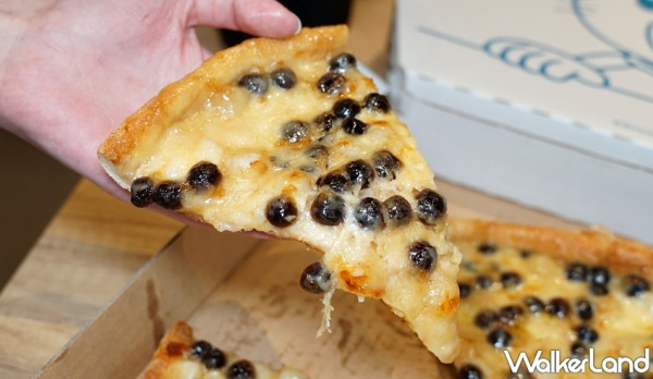 珍珠控終於等到了！達美樂推出超獵奇「黑糖珍珠披薩」，再加碼大披薩199元優惠絕對要搶吃。