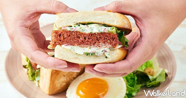 摩斯也吃得到未來肉！摩斯漢堡、樂雅樂聯手推出「Beyond Meat」素肉排漢堡，要用「未來漢堡排」搶攻健康飲食排行榜。
