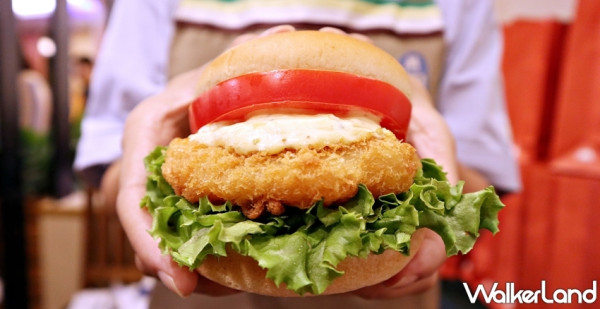 MOS漢堡控吃一波！摩斯漢堡推出全新「海宴雙雙蝦珍珠堡、桔香雙雙蝦堡」，要用2隻+2隻滿滿的白蝦陪粉絲們吃蝦轉運。