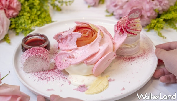 甜點控不用套濾鏡！Café del SOL推出期間限定「花朵舒芙蕾」套餐，超夢幻外型搶攻最夯打卡鬆餅稱號。