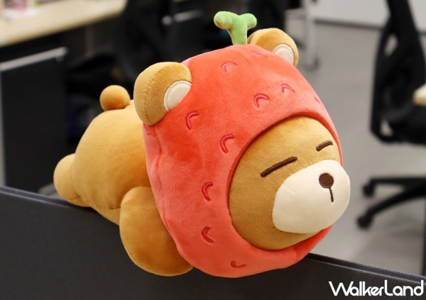 文博會超萌角色搶先看！韓國「荔枝熊LYCHEE & FRIENDS」超過55款周邊小物首次登場，賣萌系「荔枝熊趴睡玩偶、荔枝熊USB公仔」一秒就被圈粉。