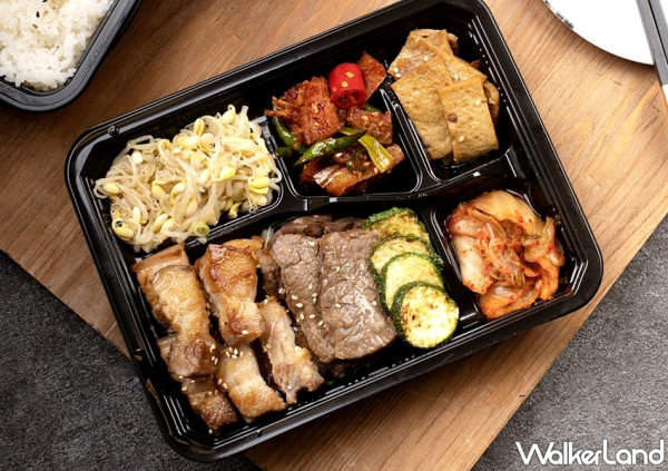 在家也想吃韓式燒肉！虎三同強勢推出「和牛、豬五花雙拼餐盒」外送5折開吃，頂級「火烤韓式燒肉」讓韓食控在家吃燒肉。
