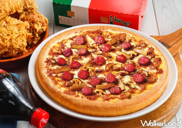 台味披薩沒有極限！拿坡里x新東陽聯名推出「三星蔥香腸披薩」，台灣味「滷肉、筍乾、香菇」讓披薩控手刀叫外送嚐鮮。