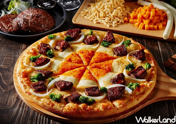 披薩控先吃和牛披薩！達美樂強勢推出「黃金和牛漢堡排披薩」，搭配超狂拼盤「烤雞翅、香烤薯球」披薩控叫外送直接開吃。