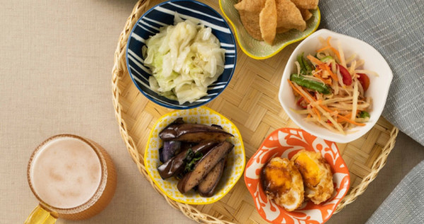 一人泰式料理！文青新開店「水上米」搶攻新莊美食話題，一人就開吃「泰式打拋豬肉餐盒」只要120元。