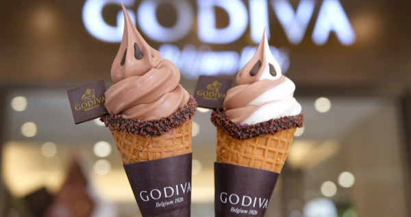 GODIVA歐洲小屋快閃忠孝SOGO！3大巧克力優惠「買一盒送一根、第二根半價」吃爆GODIVA霜淇淋，日本熱賣「栗子巧克力」首度登台。