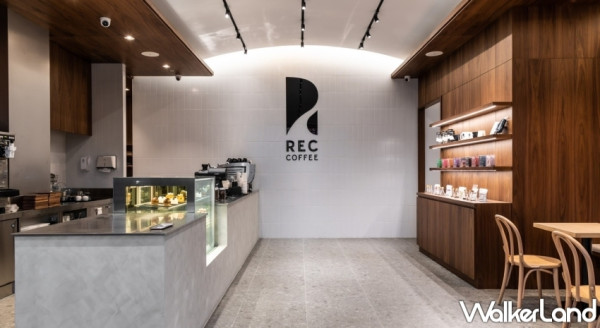 美到忘記喝咖啡！福岡冠軍咖啡REC COFFEE台灣二號店正式登場，融合日式禪意與台中在地人文、打造讓人捨不得離開的「回憶」咖啡館。