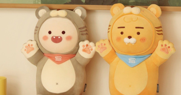 抱歉了錢錢！肉球舉高高超無辜「虎年萊恩抱枕」要先抱回家，韓國最會搶錢的「KAKAO FRIENDS」虎年限定新品手刀買。