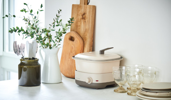 小資族、小家庭一定要有！récolte 超實用新品「方型電氣小鍋」蒸、煮、炒、炸、炊五合一，一機即是廚房。