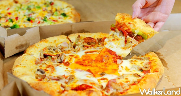披薩99元要先吃！達美樂快閃限定「9吋披薩99元」小資獨享優惠，再加碼「加量起司半價優惠」披薩控自己吃很可以。