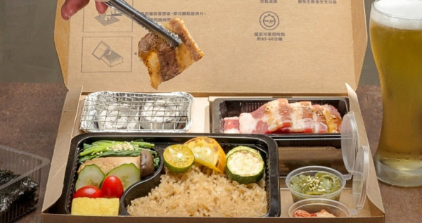 烤肉爐便當台灣就有！石研室新品「日本和牛寶盒」DIY燒肉便當開賣，IG超夯「迷你無煙炭火烤爐」邊吃邊烤真的香爆。