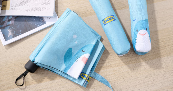 只送不賣的IKEA鯊鯊！超萌限量「IKEA鯊鯊摺疊傘」集點直接送，IKEA快閃購物節「29元廚房小物」比5折更低價優惠先收。